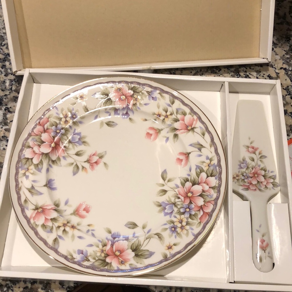 Andrea Sadek Porcelain Cake Plate & Server Gift Boxed